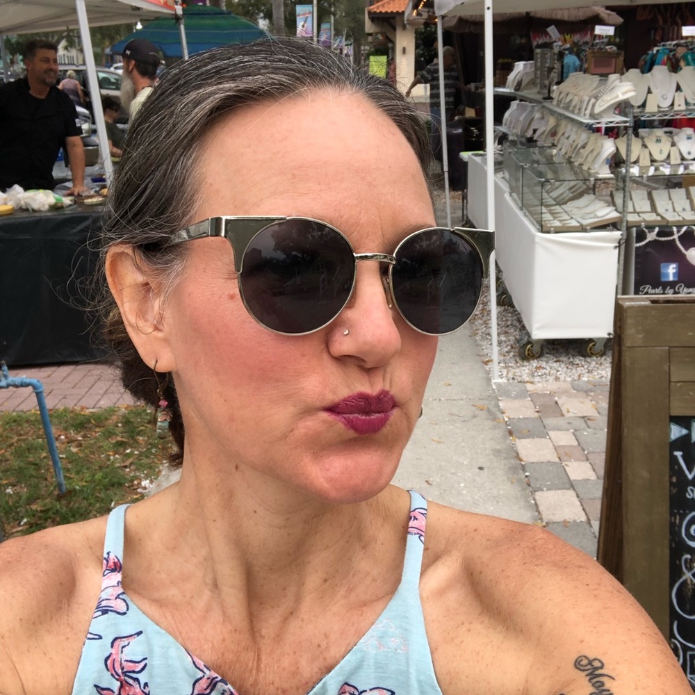 Meet your Posher, Lisa